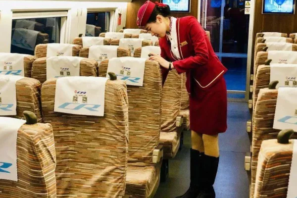 高铁小姐姐90分钟默画全国铁路图这是否体现了她的敬业（高铁姐）2