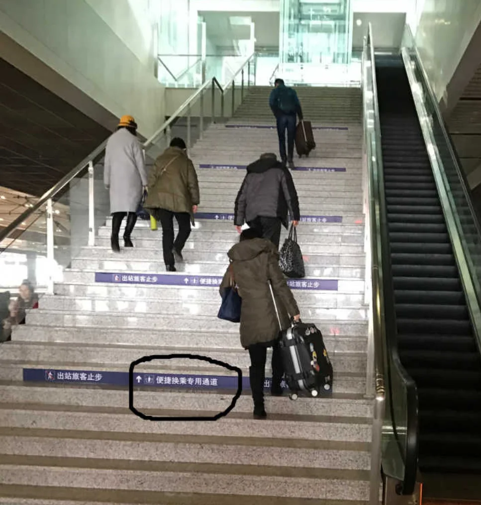 西安地铁2号线在哪里换乘三号线（西安地铁站内换乘怎么换）