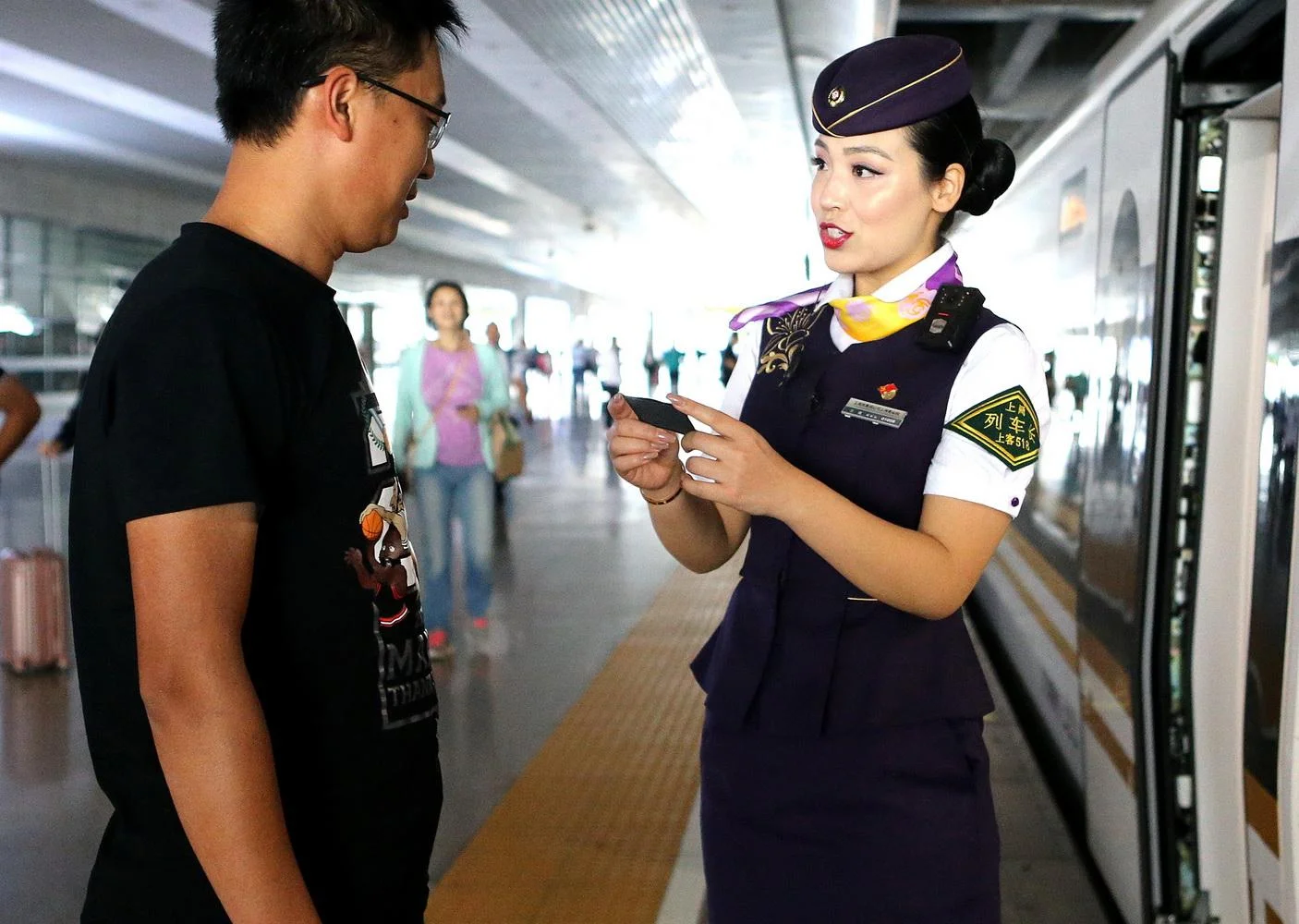 高铁小姐姐90分钟默画全国铁路图这是否体现了她的敬业（高铁姐）4