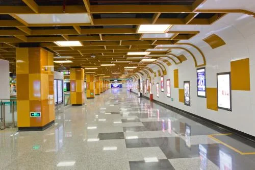 请问坐地铁能不能带行李箱和被子进去（地铁站晾被单）3