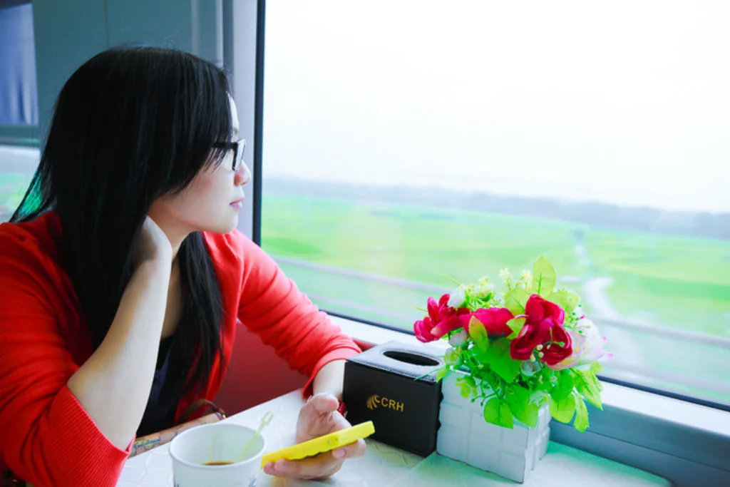 有关一个人走在铁路边上的诗歌（一个人走铁路）