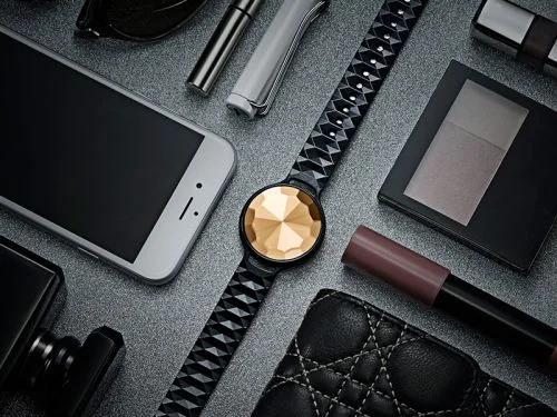 在上海地铁站里有一些穿着制服的人随机拦住路人要身份证不给还不让走他们有什么权利要人身份证(上海地铁用手环的人)3