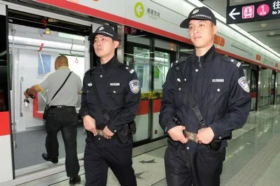 有没有武汉地铁站务员招聘信息（武汉地铁女站务员）2