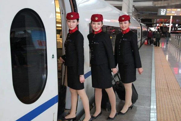 在高铁上班一个月能挣多少（高铁基本工资）1