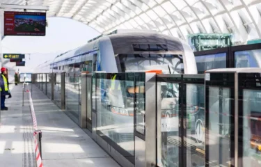 10·7广州地铁打架事件的事件经过（2014广州地铁2名乘客遇刺）2