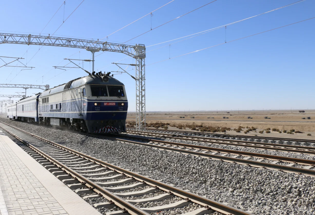 中国铁路用的钢轨主要由哪些公司生产(中国铁路钢轨)