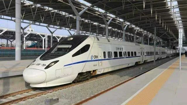 外国人坐中国的高铁是一种怎样的体验(外国人感受中国高铁)2