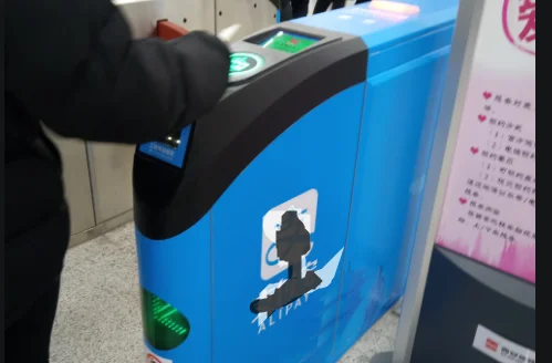 我地铁进站时用支付宝但是出站时没有扫码请问怎么扣钱什么时候扣（南京地铁支付宝没有扣费）3