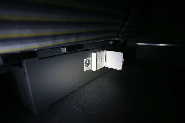 高铁列车座位下充电装置在什么地方（高铁二等座充电位置）6