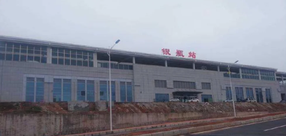 谢岗轻轨站通往哪里的（谢岗银屏地铁线路）