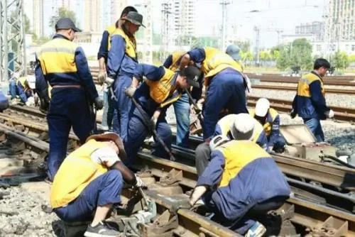 据说铁路局新规定儿童购买车票从12放宽到13之内免费真的吗（铁路免票的使用规定）