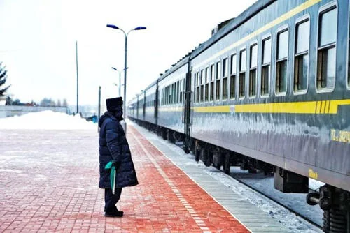 疫情防控期间(疫情铁路坚守着)3