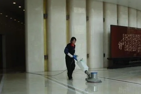 如果在公共场合比如地铁上女性被一个男性揩油女性可以通过什么法律来维护自身权益要具体的那本法（天津地铁女厕）4