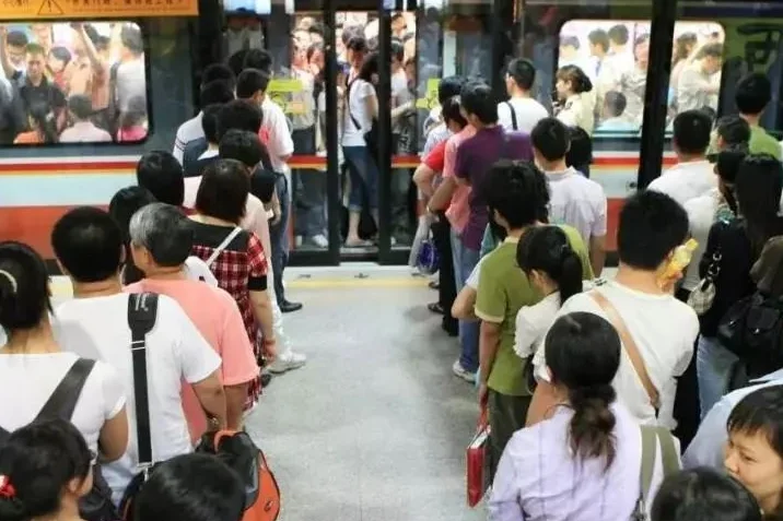 深圳地铁安检员怎样一般上班多长工资多少（深圳市地铁线路工安全员）5