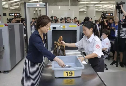 成都地铁能带工具吗（地铁能带保温桶吗成都）