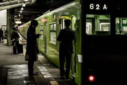 坐地铁可以带多少条香烟（现在地铁火车站允许带几条烟）4