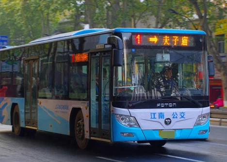 南京60岁老人坐公交车免费吗（南京60岁老人乘地铁）1