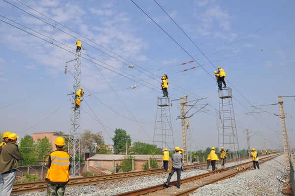 请问铁路上“机务段”“工务段”有什么区别（桥隧工高铁）