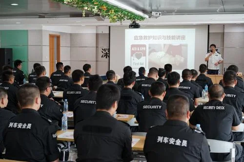 成都一男子地铁内猥亵姑娘遭众人群殴你遇到过这样的事情吗(成都地铁2号线男子侵害女乘客)3