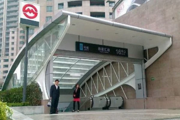 我想去最近的地铁站（去地铁站L）