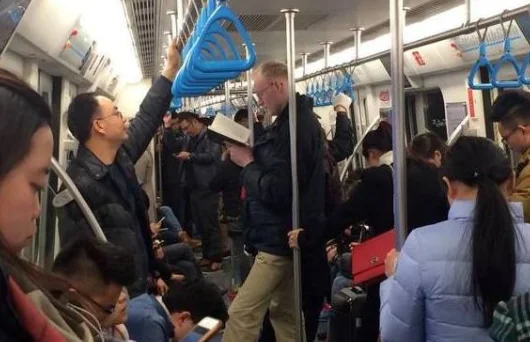 成都地铁小暖男是怎么回事（成都地铁小哥哥）3