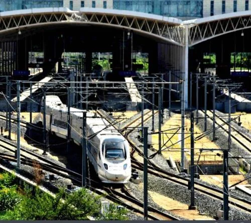 高铁时速是多少公里一小时（高铁一小时多少公里）3