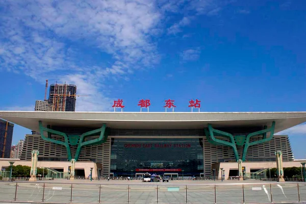 成都火车站的地铁站口在哪条街啊(成都火车站在哪个地铁站出口)