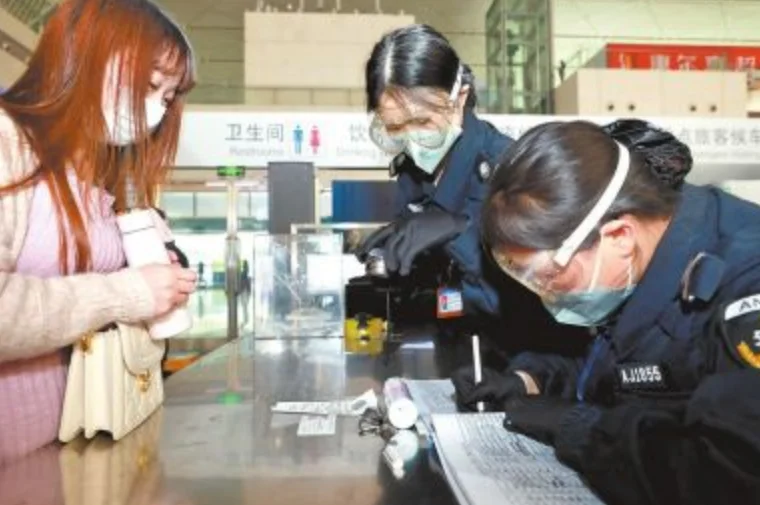 武汉地铁酒精凝胶可以带上地铁吗（武汉地铁可以带消毒液吗）3