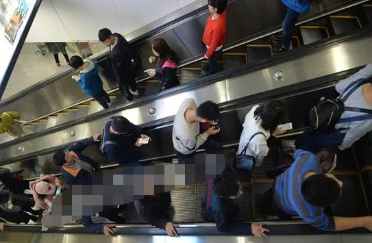 成都地铁为何新增“不要看手机”提醒（成都地铁客流统计）1