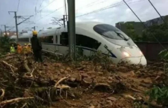 动车高铁为什么这么容易受到雷雨影响（高铁雷阵雨）