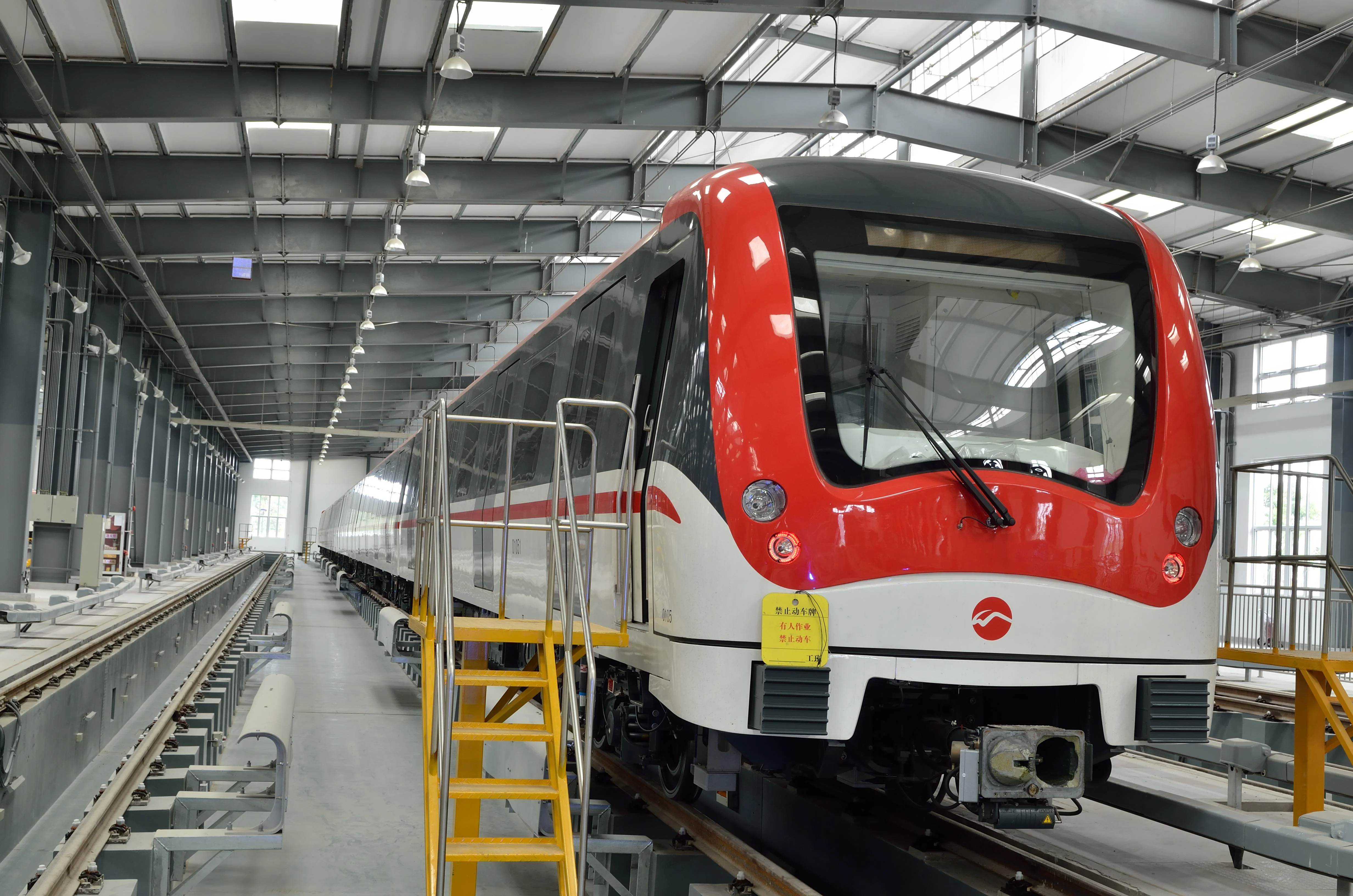 腾讯新闻里一条新闻是上海地铁一个老外晕倒10秒内所有人都跑光了（网易上海地铁新闻）8