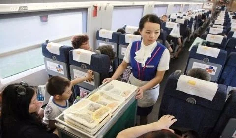 高铁盒饭背后的暴利：15元盒饭成本7元多是怎么回事（铁路暴利）