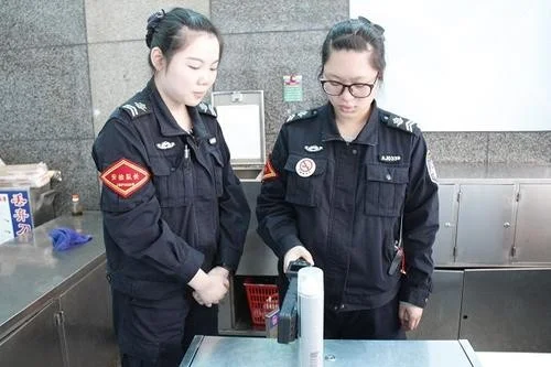 在上海洗洁精洗手液这样的液体可以通过安检带上地铁么(上海地铁口安检机检测液体)2