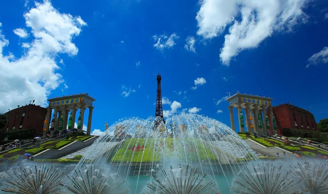 深圳的朋友帮帮忙世界之窗地铁站哪个出口可以直接到世界之窗2站坐338公交（世界之窗溜冰场在哪个地铁出口）