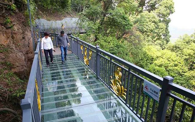 广州地铁三号线的时速是多少呀很想知道呀！（广州地铁玻璃）