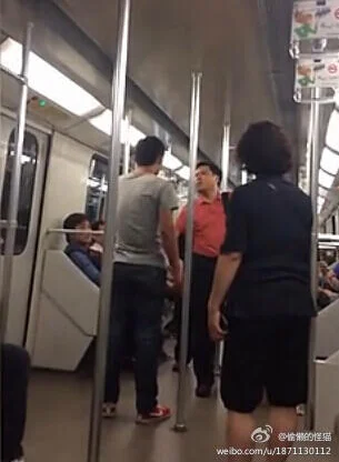 亲们有谁知道上海地铁都发生过哪些事故 急求!!!!(上海地铁八号线打人事件)2