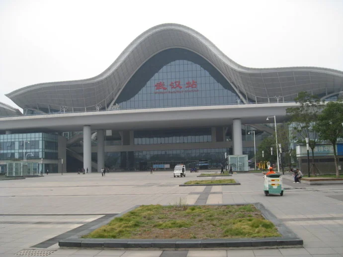 求怎么坐高铁教程带图片谢谢详细点的流程！（高铁站牌图片）5