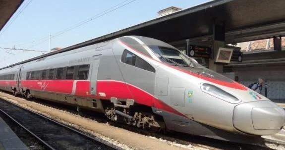 美国为什么没有高铁铁路也很少(美国没有高铁吗)2