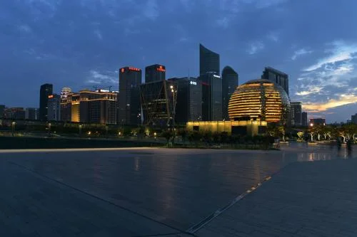 杭州和深圳相比哪个城市发达（杭州地铁有深圳好吗）