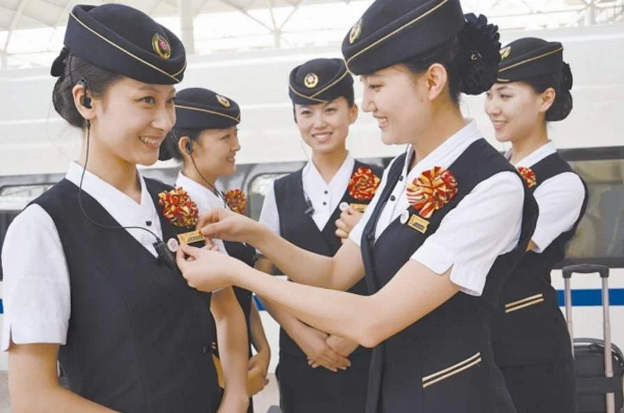 高铁乘务专业哪些学校好（大专高铁乘务学校）