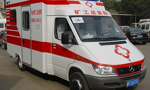 上海地铁4号线运行中一女子强拉紧急阀砸门为什么遇到这种危害公共安全的行为没有人去制止（3月4号上海地铁女孩晕倒死亡）3