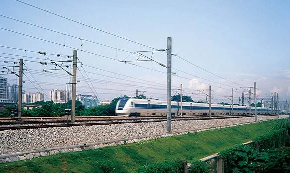 求最新广深铁路列车时刻表（要有经过站点的站名及时间）（广九铁路班次）2