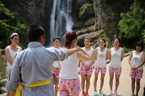 深圳地铁里的超强咸猪手（深圳地铁咸猪手视频）3