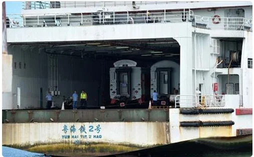 去海口的火车怎么过海（粤海铁路火车过海视频）5
