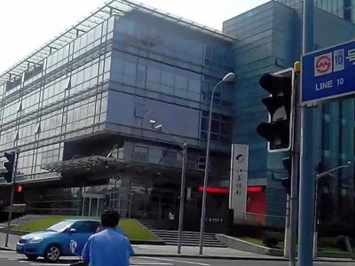 离复旦大学最近的一个地铁站在哪里怎么走才能到（复旦科技大厦最近的地铁出口）