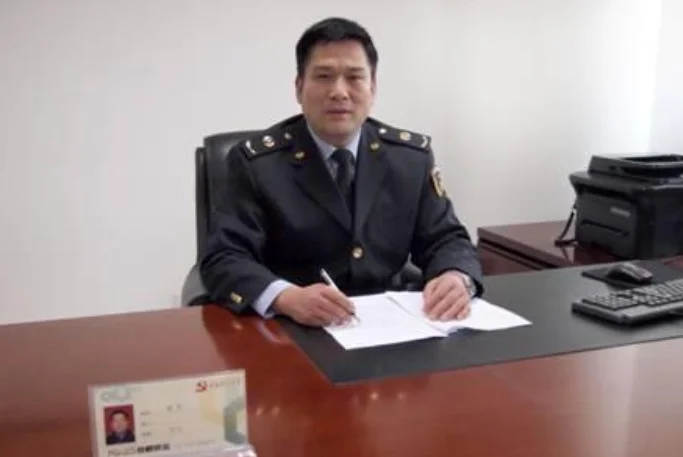 地铁警辅待遇、（南京地铁公安工资待遇）