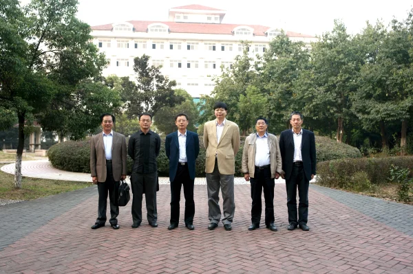 南京地铁是什么性质的啊事业单位或是国企还是私企（南京地铁董事长简历）