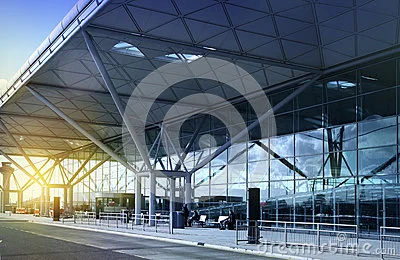 伦敦有几个机场离市区距离是多少（斯坦斯特德机场地铁）2