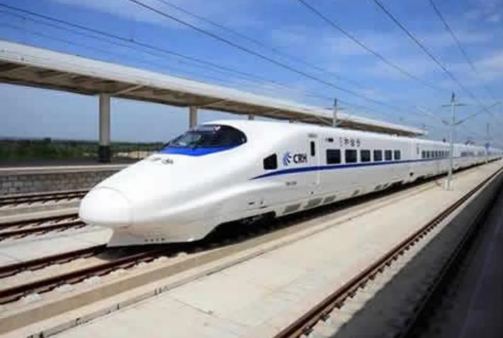 高铁是用电的还是用油的（高铁是用什么燃料的）3