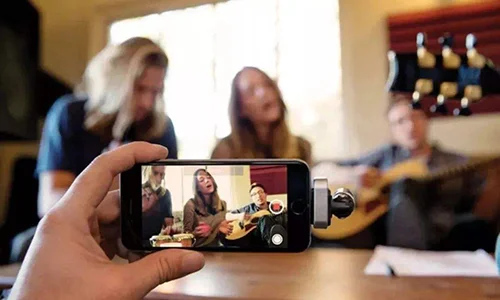 两女子在上海地铁未戴口罩劈叉警方是如何行政警告的（地铁站劈叉被警告）9